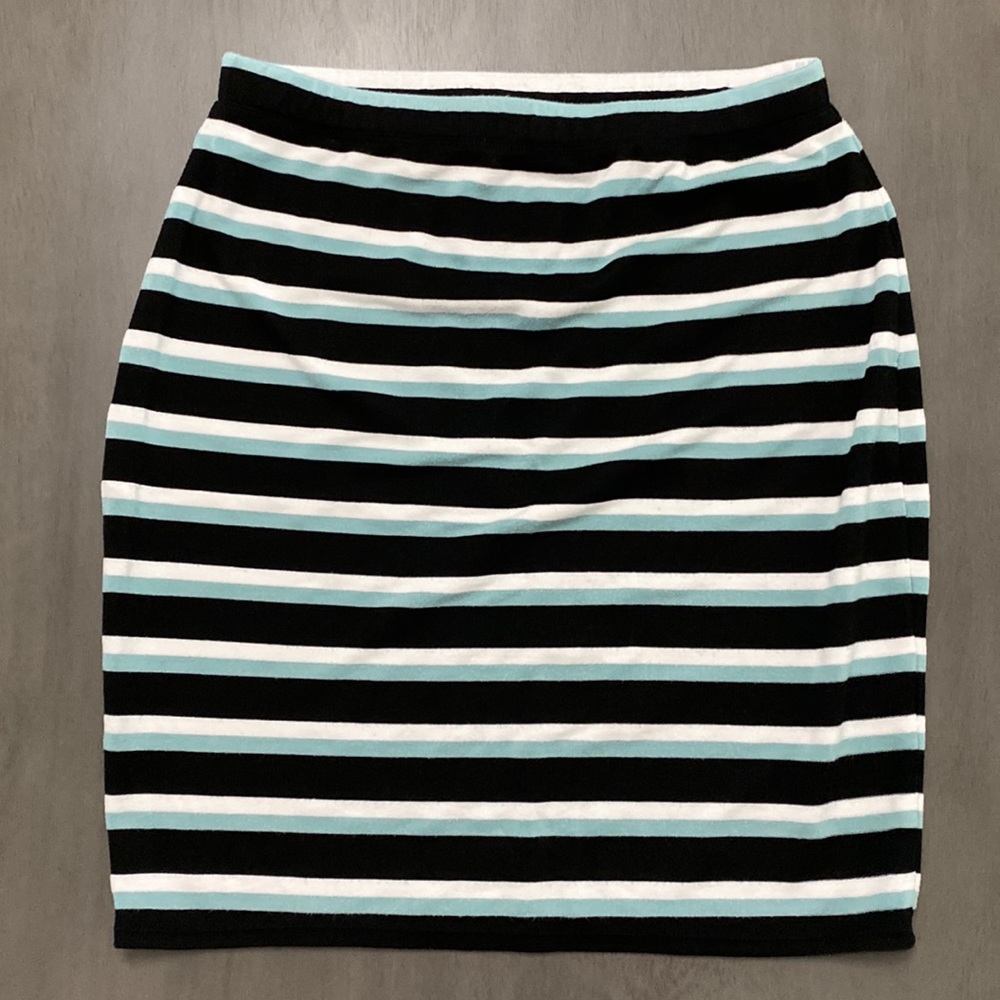 Stretchy “pencil” skirt